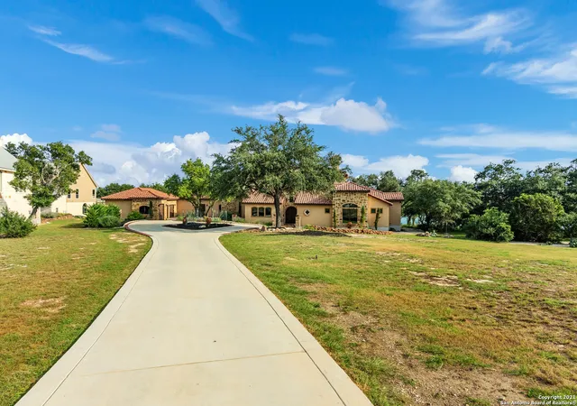 Photo 3 of Single family home for sale at 189 Shimmering Shore Ct, Spring Branch, TX 78070 | MLS# 1949301 | Listing updated on 2026-09-25