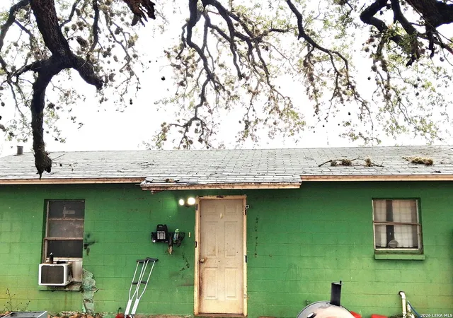 1st image of 372 County Road 2415, Moore, TX 78057 | MLS# 1949341