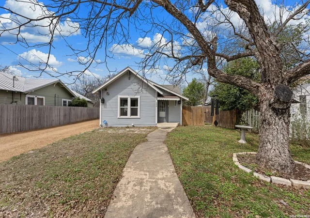 Photo 2 of Single family home for sale at 248 N Travis St, Kerrville, TX 78028 | MLS# 1949358 | Listing updated on 2026-09-09
