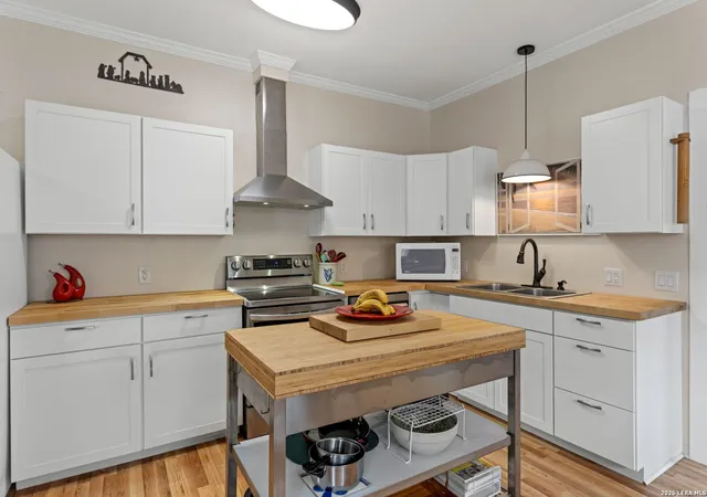 Photo 3 of Single family home for sale at 248 N Travis St, Kerrville, TX 78028 | MLS# 1949358 | Listing updated on 2026-09-09