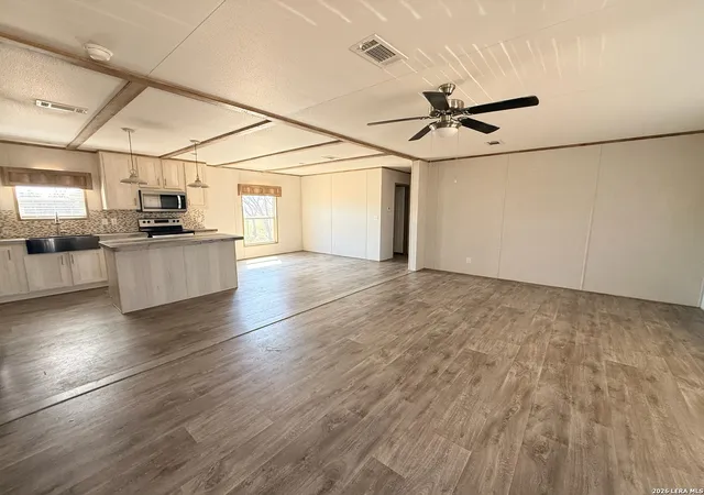 2nd image of 189 Viridian, Pleasanton, TX 78064 | MLS# 1949373