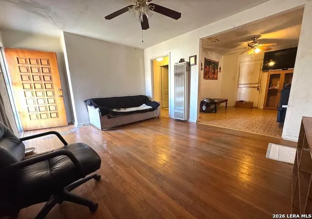 Photo 4 of Sale Pending at 722 John Adams, San Antonio, TX 78228 | MLS# 1949465 | Listing updated on 2026-04-10