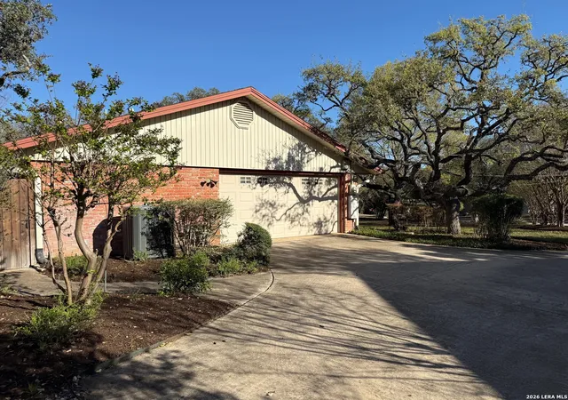 Photo 3 of Sale Pending at 105 Ridge Trl, Hollywood Park, TX 78232 | MLS# 1949512 | Listing updated on 2026-04-22