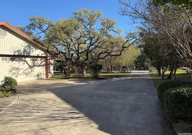 Photo 4 of Sale Pending at 105 Ridge Trl, Hollywood Park, TX 78232 | MLS# 1949512 | Listing updated on 2026-04-22