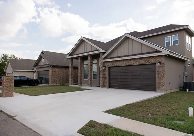 2nd image of 20 Rio Seco, Uvalde, TX 78801 | MLS# 1949537