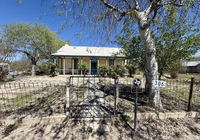 Photo 2 of Single family home for sale at 306 E El Paso, Brackettville, TX 78832 | MLS# 1949539 | Listing updated on 2026-04-11