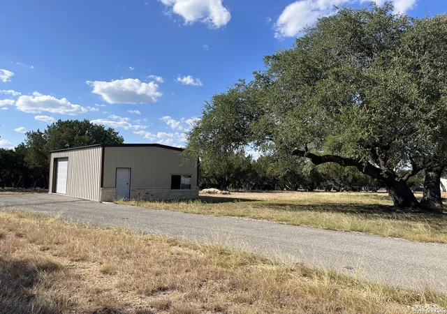 Photo 4 of Sale Pending at 239 Appaloosa Holw, Bandera, TX 78003 | MLS# 1949625 | Listing updated on 2026-07-31