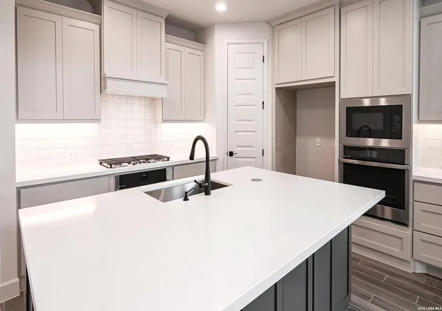 Photo 4 of Sale Pending at 311 Bella Rosa Way, Cibolo, TX 78108 | MLS# 1949642 | Listing updated on 2026-09-04