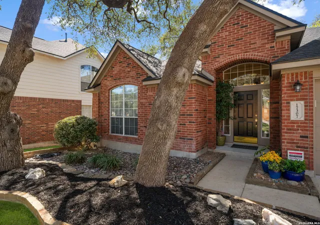 Photo 3 of Sale Pending at 17307 Sendero Fls, San Antonio, TX 78232 | MLS# 1949657 | Listing updated on 2026-04-23