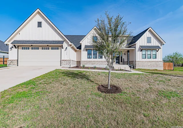 Photo 2 of Sale Pending at 112 W Magnolia, La Vernia, TX 78121 | MLS# 1949676 | Listing updated on 2026-09-16