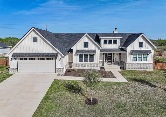 Photo 3 of Sale Pending at 112 W Magnolia, La Vernia, TX 78121 | MLS# 1949676 | Listing updated on 2026-09-16