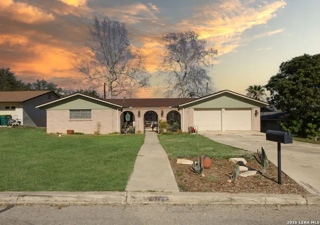 2nd image of 207 Greycliff, Live Oak, TX 78233 | MLS# 1949723