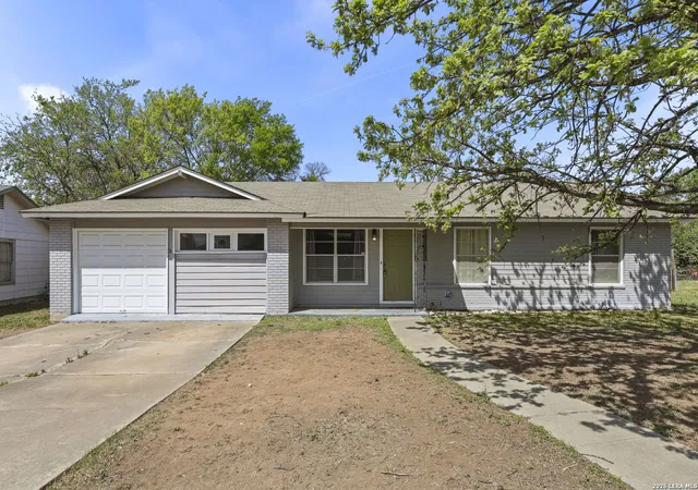 Photo 3 of Sale Pending at 5119 Arrowhead Dr, San Antonio, TX 78228 | MLS# 1949775 | Listing updated on 2026-04-01