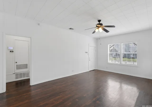 Photo 3 of Sale Pending at 427 Vanderbilt, San Antonio, TX 78210 | MLS# 1949828 | Listing updated on 2026-03-31