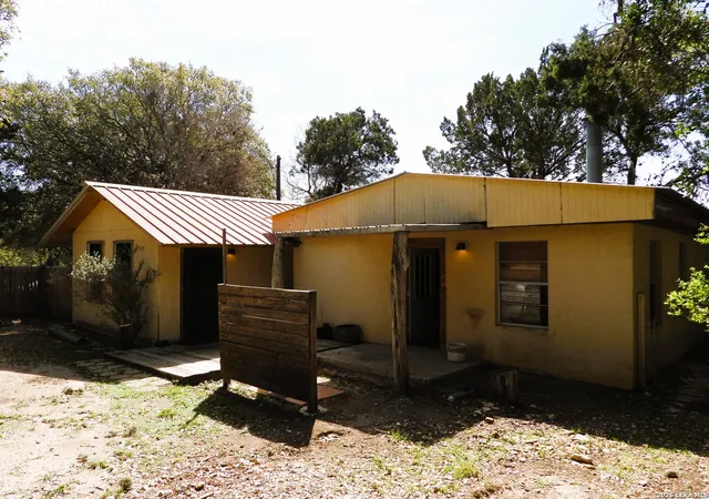 Photo 3 of Single family home for sale at 333 Rainbow Dr, Lakehills, TX 78063 | MLS# 1949838 | Listing updated on 2026-09-12