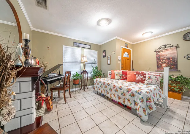 Photo 4 of Single family home for sale at 7819 Bowens Crossing, San Antonio, TX 78250 | MLS# 1949868 | Listing updated on 2026-05-13