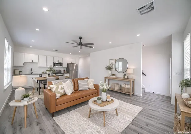 Photo 1 of Single family home for sale at 2066 Dry Creek, Canyon Lake, TX 78133 | MLS# 1949905 | Listing updated on 2026-05-07
