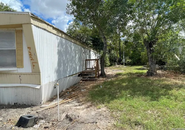 Photo 4 of Manufactured home for sale at 722 School, Kenedy, TX 78119 | MLS# 1949951 | Listing updated on 2026-04-22