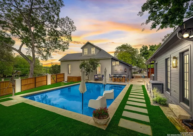 Photo 3 of Sale Pending at 109 W Evergreen St, Boerne, TX 78006 | MLS# 1949959 | Listing updated on 2026-08-21