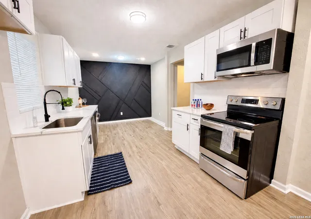 Photo 4 of Single family home for sale at 215 E Lubbock, San Antonio, TX 78204 | MLS# 1950065 | Listing updated on 2026-07-16