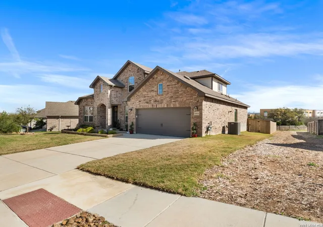 Photo 2 of Sale Pending at 28936 Bucking Bull, Fair Oaks Ranch, TX 78015 | MLS# 1950099 | Listing updated on 2026-04-01