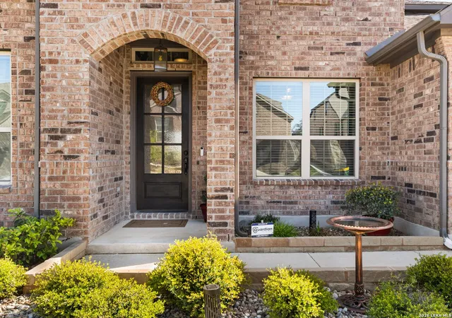 Photo 3 of Sale Pending at 28936 Bucking Bull, Fair Oaks Ranch, TX 78015 | MLS# 1950099 | Listing updated on 2026-04-01