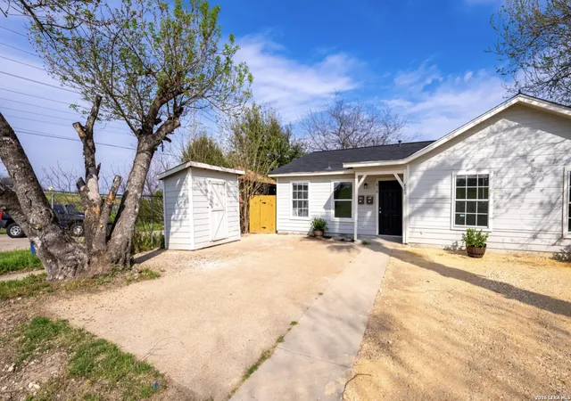 Photo 3 of Sale Pending at 818 Hampton, San Antonio, TX 78220 | MLS# 1950130 | Listing updated on 2026-05-04
