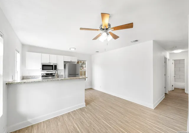 Listing Photo 4 - Condo for sale in building located at 818 Hampton, San Antonio, TX 78220