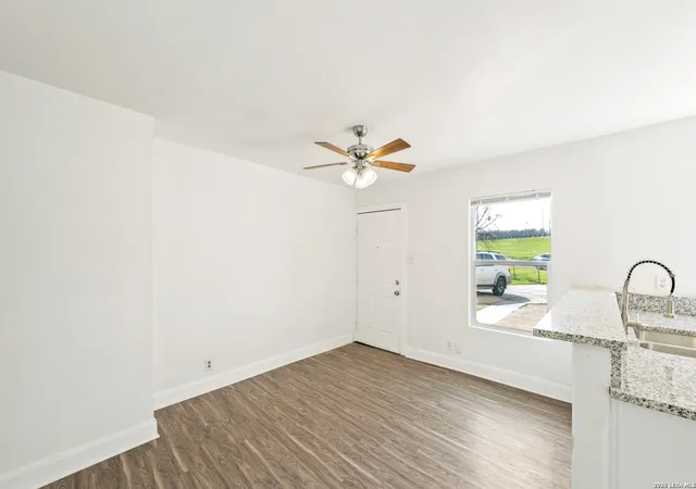 Listing Photo 5 - Condo for sale in building located at 818 Hampton, San Antonio, TX 78220