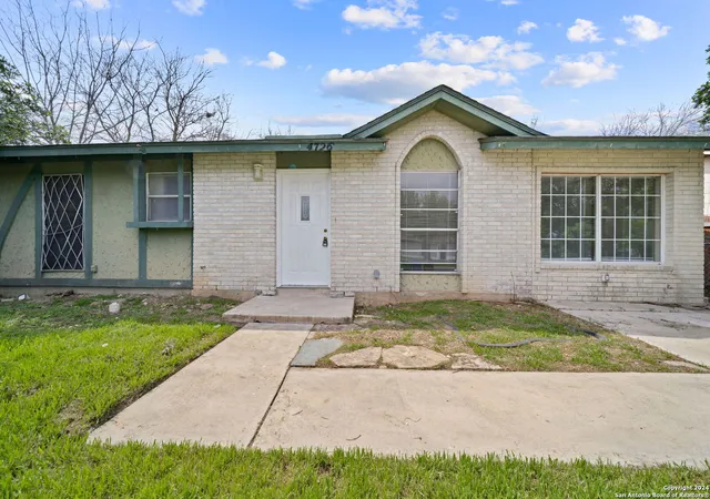 Photo 3 of Single family home for sale at 4726 Casa Verde St, San Antonio, TX 78233 | MLS# 1950185 | Listing updated on 2026-03-30