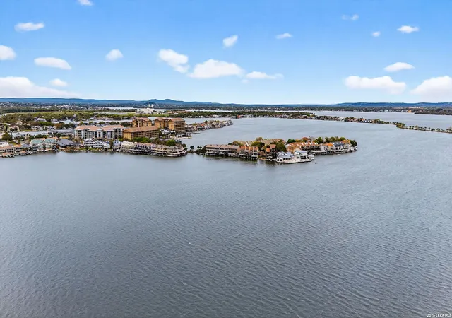 2nd image of 408 Horseshoe Bay North, Horseshoe Bay, TX 78657 | MLS# 1950198