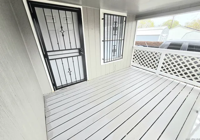 Photo 3 of Single family home for sale at 118 Fuente, San Antonio, TX 78210 | MLS# 1950203 | Listing updated on 2026-07-15