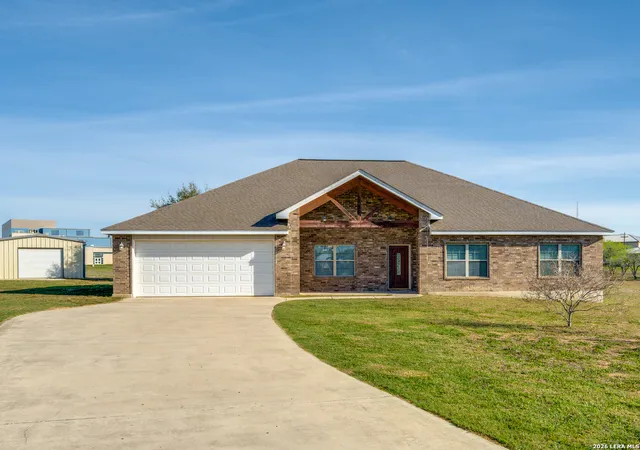 Photo 1 of Single family home for sale at 439 Bear Gardens, La Vernia, TX 78121 | MLS# 1950218 | Listing updated on 2026-03-30