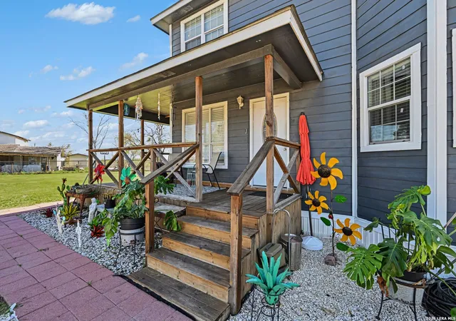 Photo 2 of Single family home for sale at 2595 County Road 128, Floresville, TX 78114 | MLS# 1950239 | Listing updated on 2026-04-21