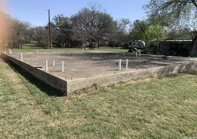 2nd image of 414 Crouch Ave, Devine, TX 78016 | MLS# 1950245