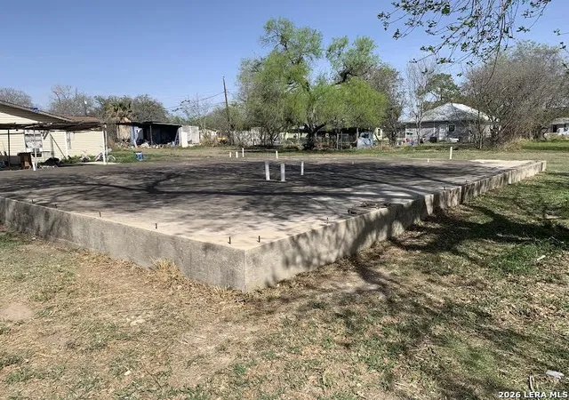 4th image of 414 Crouch Ave, Devine, TX 78016 | MLS# 1950245