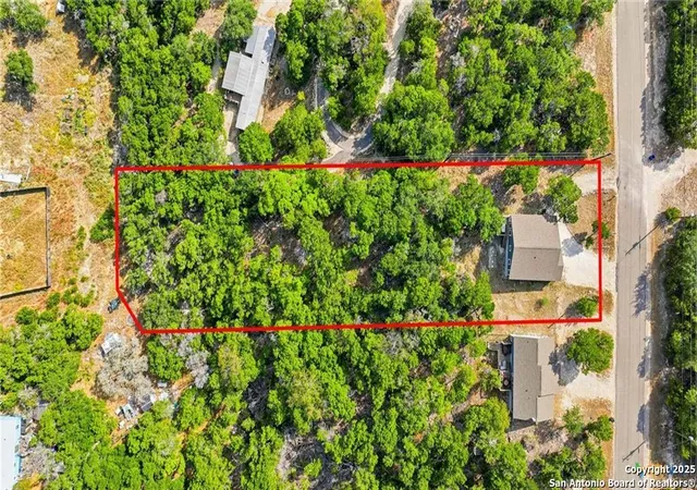 Photo 2 of Single family home for sale at 5465 Chimney Rock, Canyon Lake, TX 78133 | MLS# 1950250 | Listing updated on 2026-03-30