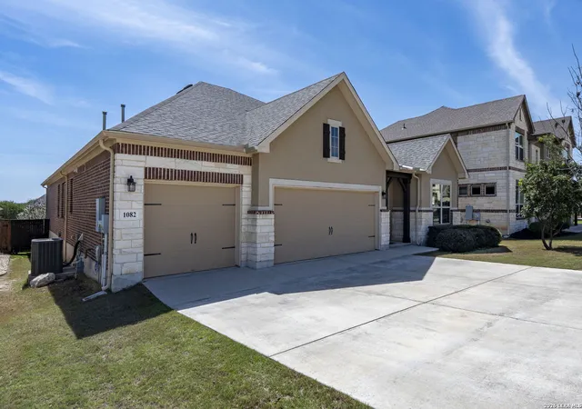 Photo 3 of Single family home for sale at 1082 Cedar Glen, New Braunfels, TX 78132 | MLS# 1950287 | Listing updated on 2026-10-12