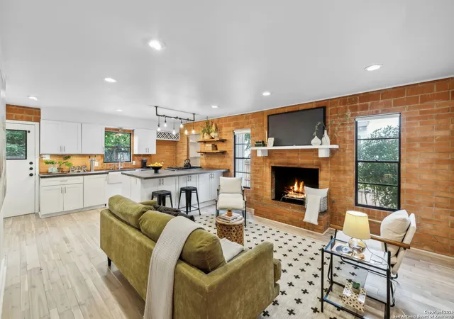Homes for sale in Alamo Heights, TX | 116 College, Alamo Heights, TX 78209 | MLS# 1950302