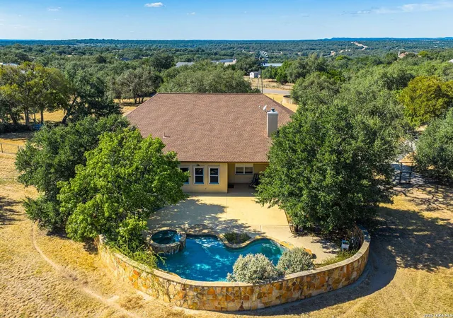 Photo 2 of Sale Pending at 377 Waterstone Pkwy, Boerne, TX 78006 | MLS# 1950319 | Listing updated on 2026-03-31