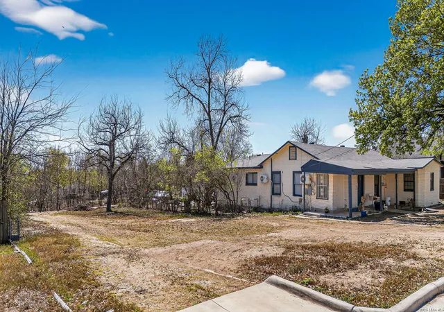 Photo 3 of Land for sale at 920 W Martin Luther King, San Antonio, TX 78203 | MLS# 1950337 | Listing updated on 2026-03-30