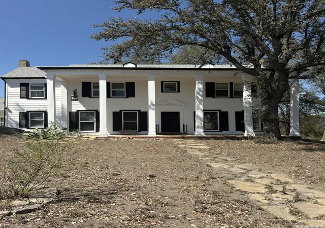 Photo 3 of Sale Pending at 391 W Broadview, San Antonio, TX 78228 | MLS# 1950459 | Listing updated on 2026-03-29