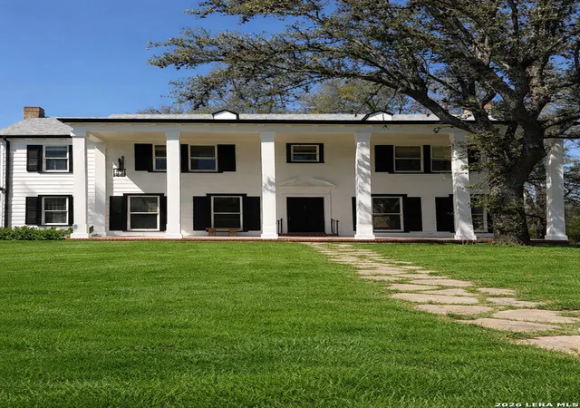 Photo 1 of Sale Pending at 391 W Broadview, San Antonio, TX 78228 | MLS# 1950459 | Listing updated on 2026-03-29