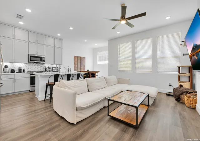 Listing Photo 5 - Condo for sale in building located at 8851 Oakland, San Antonio, TX 78240 - Unit #UNIT 36