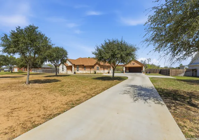 Homes for sale in Lytle, TX | 149 W Short Meadow Dr, Lytle, TX 78052 | MLS# 1950531