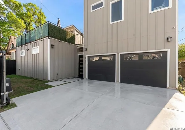 Photo 3 of Single family home for sale at 327 Jackson, San Antonio, TX 78212 | MLS# 1950577 | Listing updated on 2026-07-27
