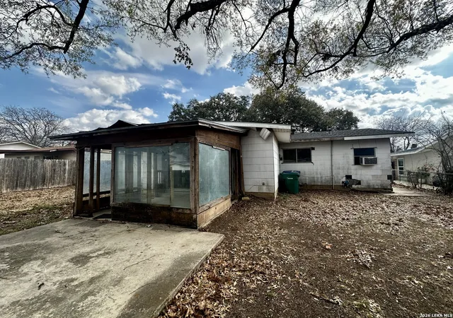Photo 3 of Sale Pending at 219 Goodhue, San Antonio, TX 78218 | MLS# 1950632 | Listing updated on 2026-04-21