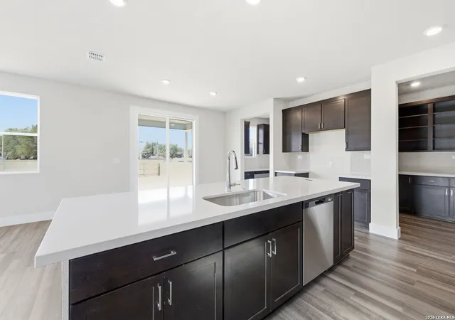 5th image of 7230 Walkers Loop, Live Oak, TX 78233 | MLS# 1950634