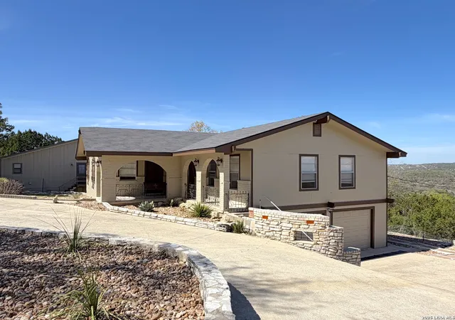 Photo 4 of Single family home for sale at 231 Vip, Canyon Lake, TX 78133 | MLS# 1950706 | Listing updated on 2026-08-23