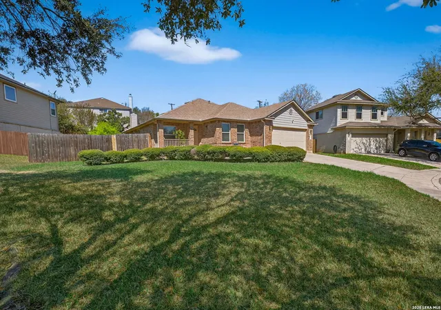 Photo 3 of Sale Pending at 7211 Carriage Oaks, San Antonio, TX 78249 | MLS# 1950718 | Listing updated on 2026-04-06